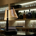 Lampe de table tactile unique en acrylique pour usage résidentiel