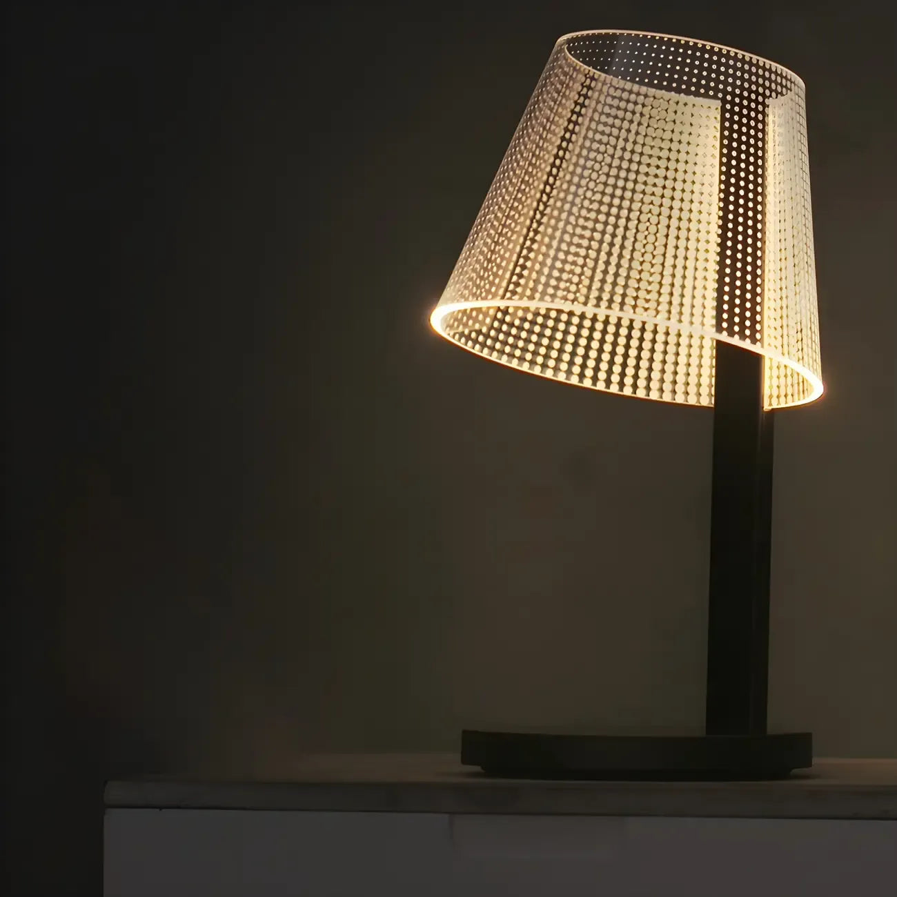 Lampe de table tactile unique en acrylique pour usage résidentiel