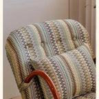 Fauteuil à bascule rustique en bois rembourré avec coussin