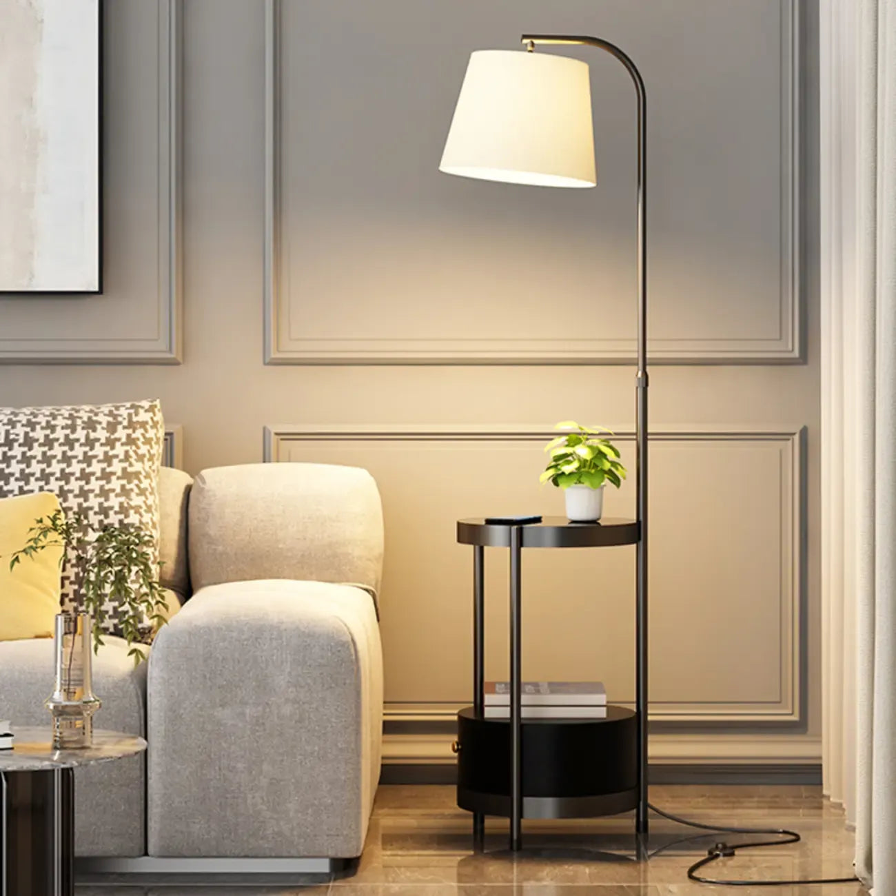 Lampadaire arqué avec étagères et abat-jour en tissu pour salon