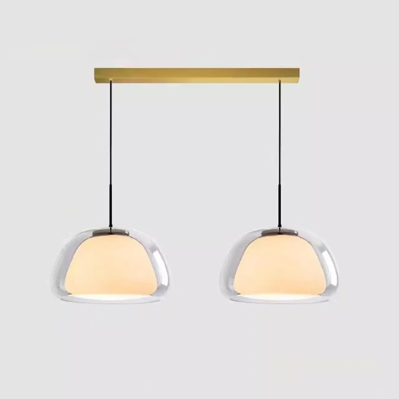 Suspension élégante en verre opalin LED au design raffiné