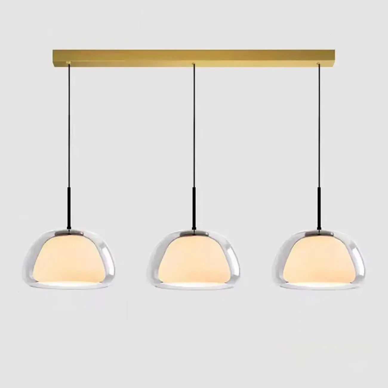 Suspension élégante en verre opalin LED au design raffiné