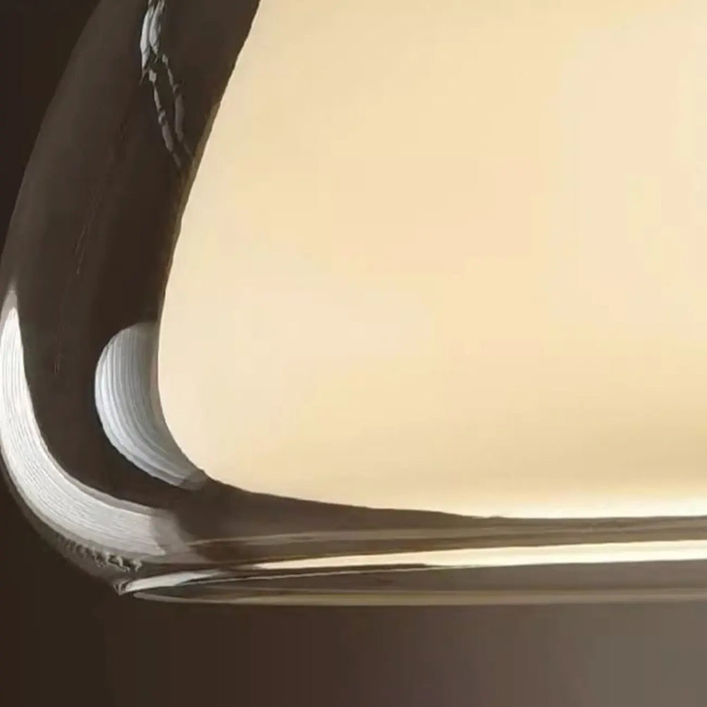 Suspension élégante en verre opalin LED au design raffiné