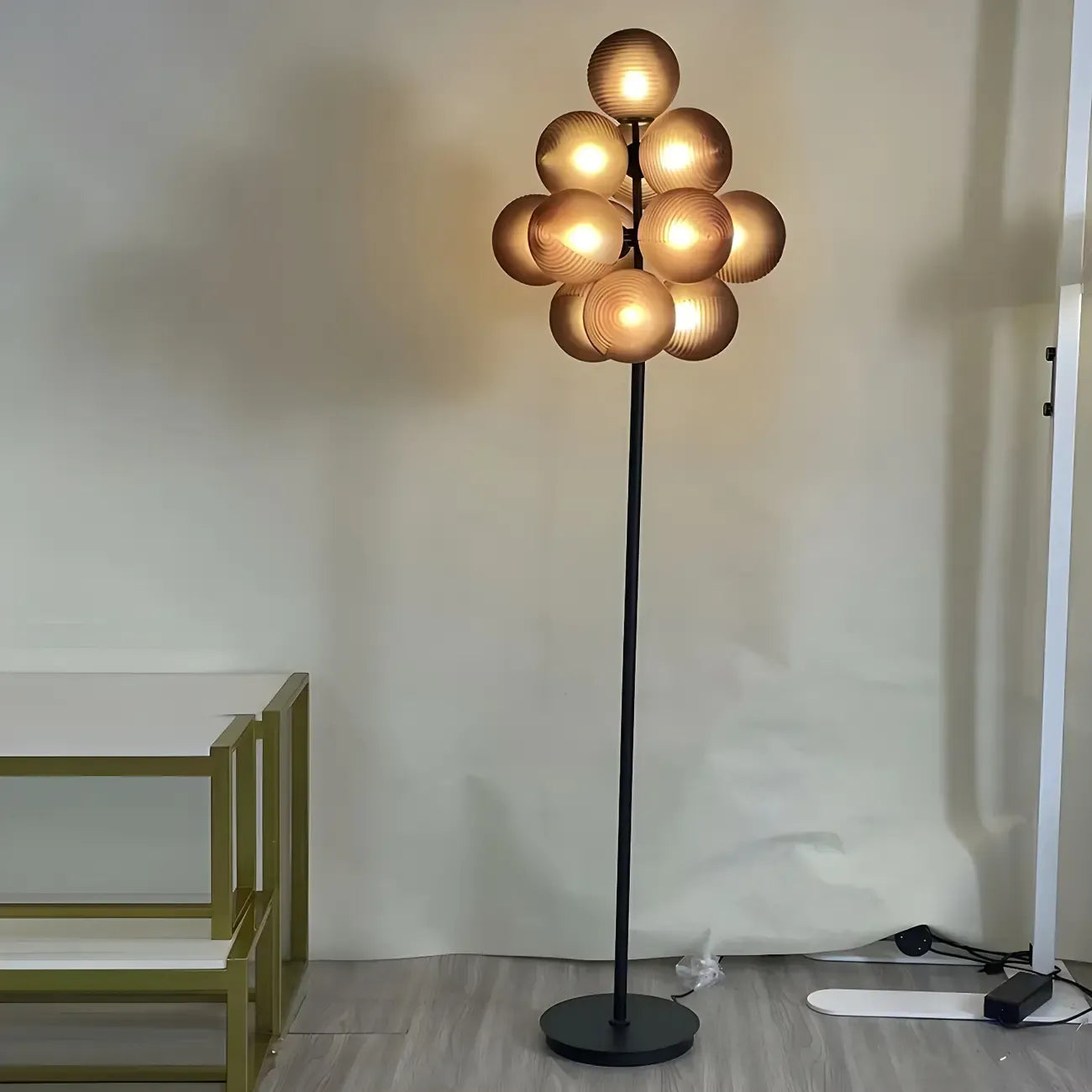 Lampadaire moderne en forme d'arbre avec abat-jour globe violet pour la décoration