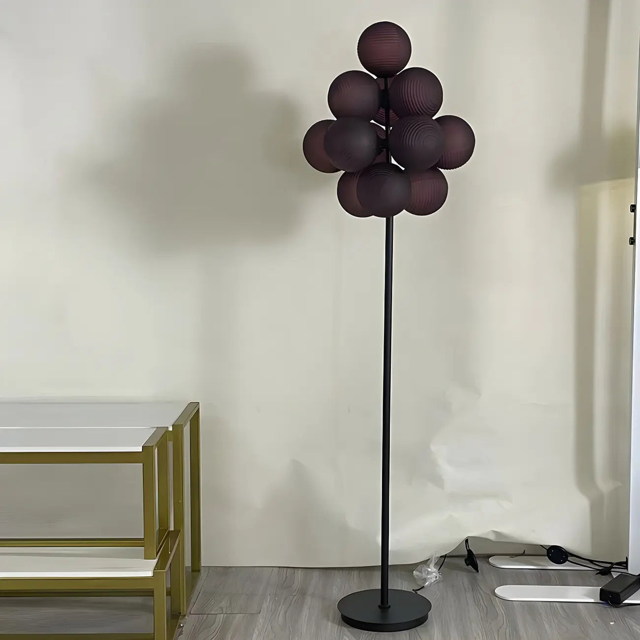 Lampadaire moderne en forme d'arbre avec abat-jour globe violet pour la décoration