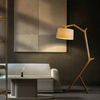 Lampadaire trépied en bois avec abat-jour en tissu pour salon