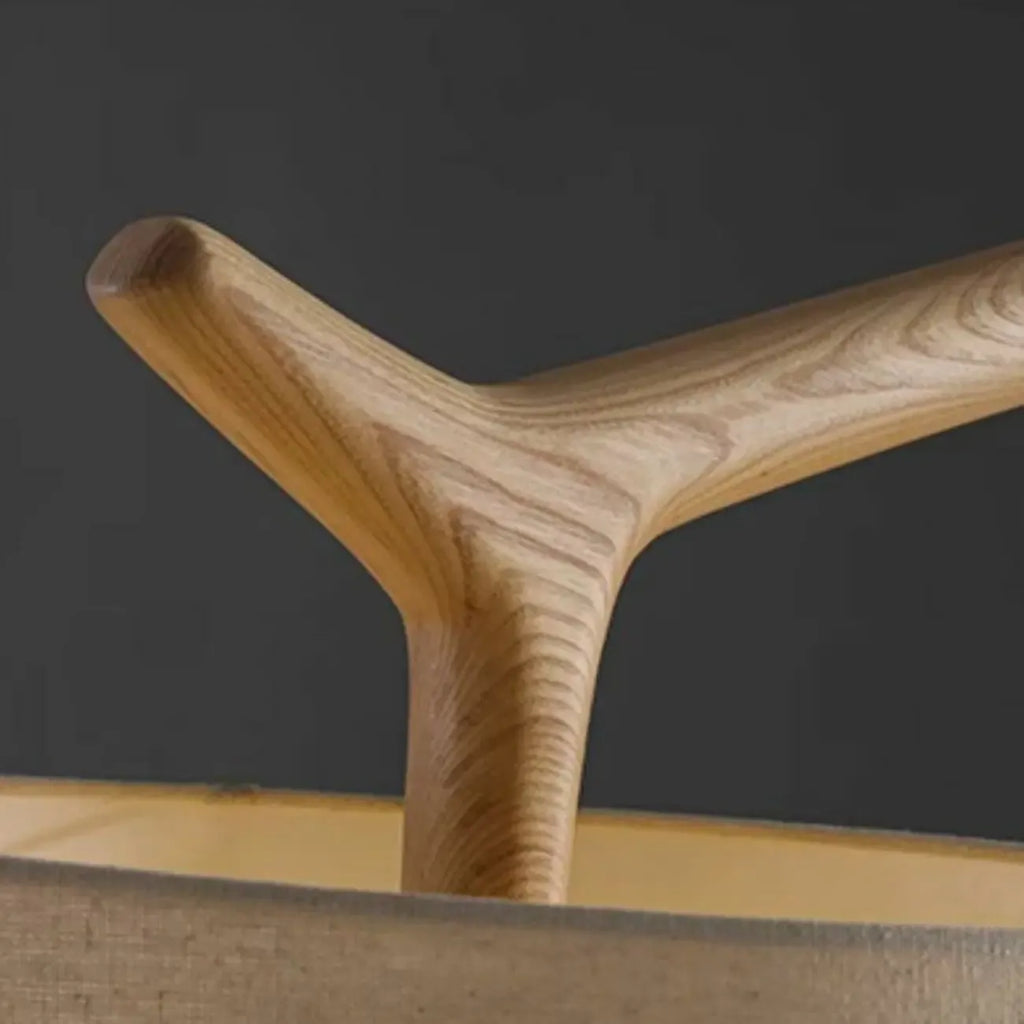 Lampadaire trépied en bois avec abat-jour en tissu pour salon