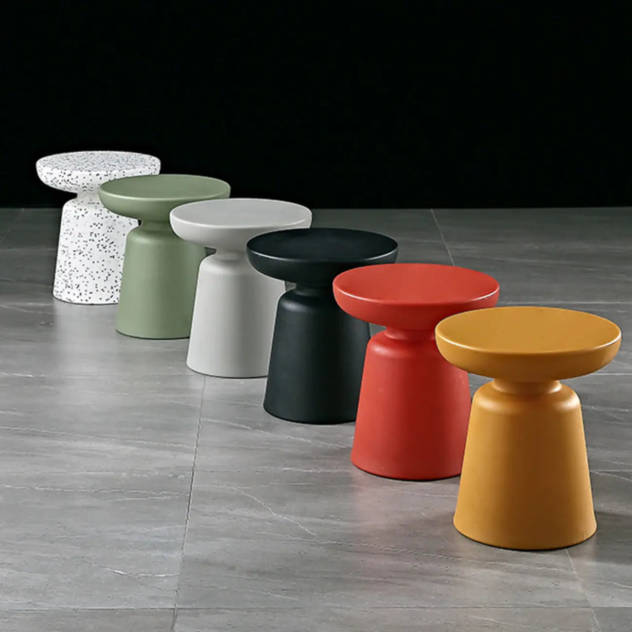 Table d'appoint ronde nordique mate pour petit canapé