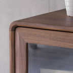 Meuble d'appoint marron à 2 tiroirs de style milieu du siècle avec porte à gaz