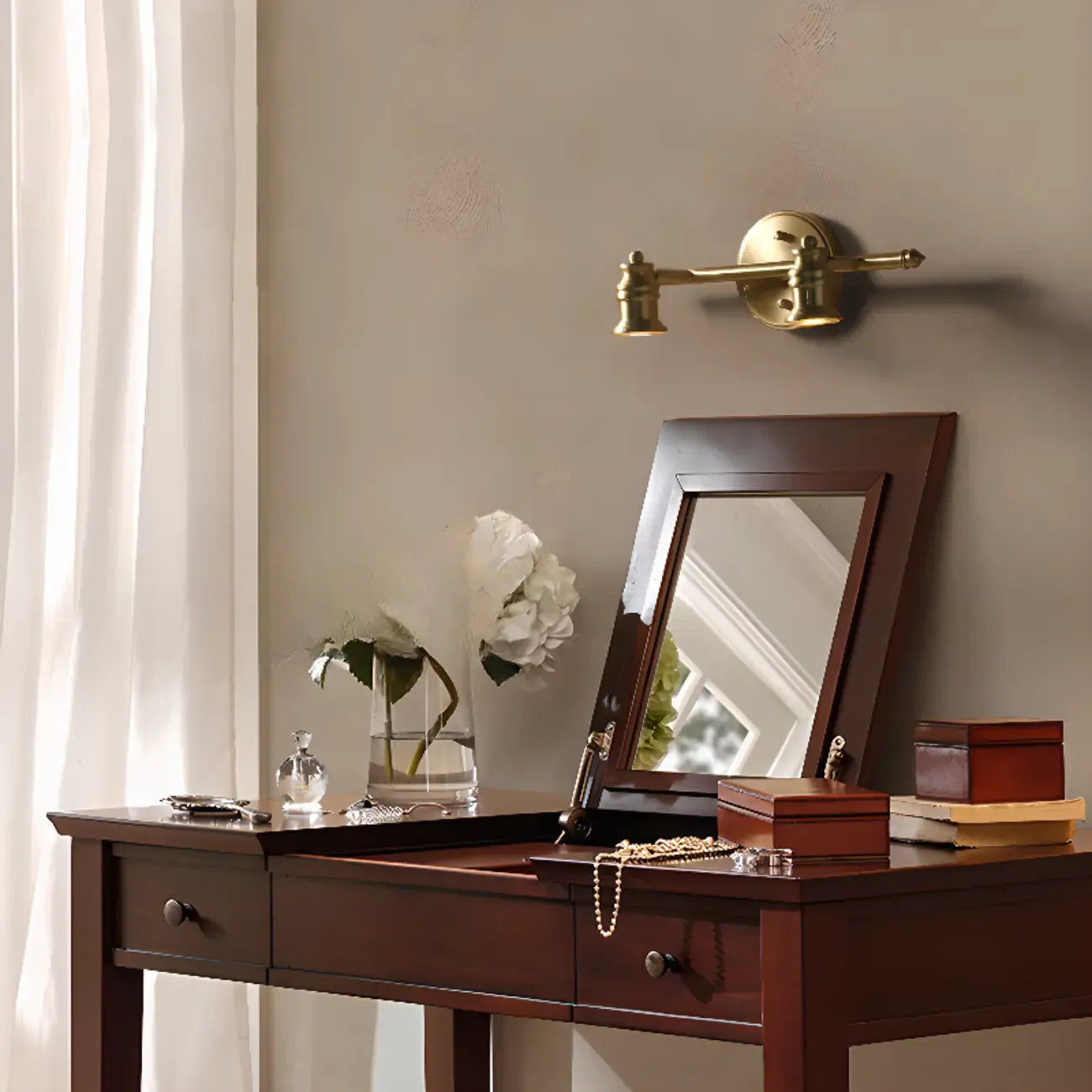 Applique murale vintage à 3 lumières pour salle de bain, au-dessus du miroir.