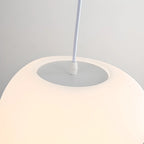 Suspension design en résine crème effet galet pour salle à manger