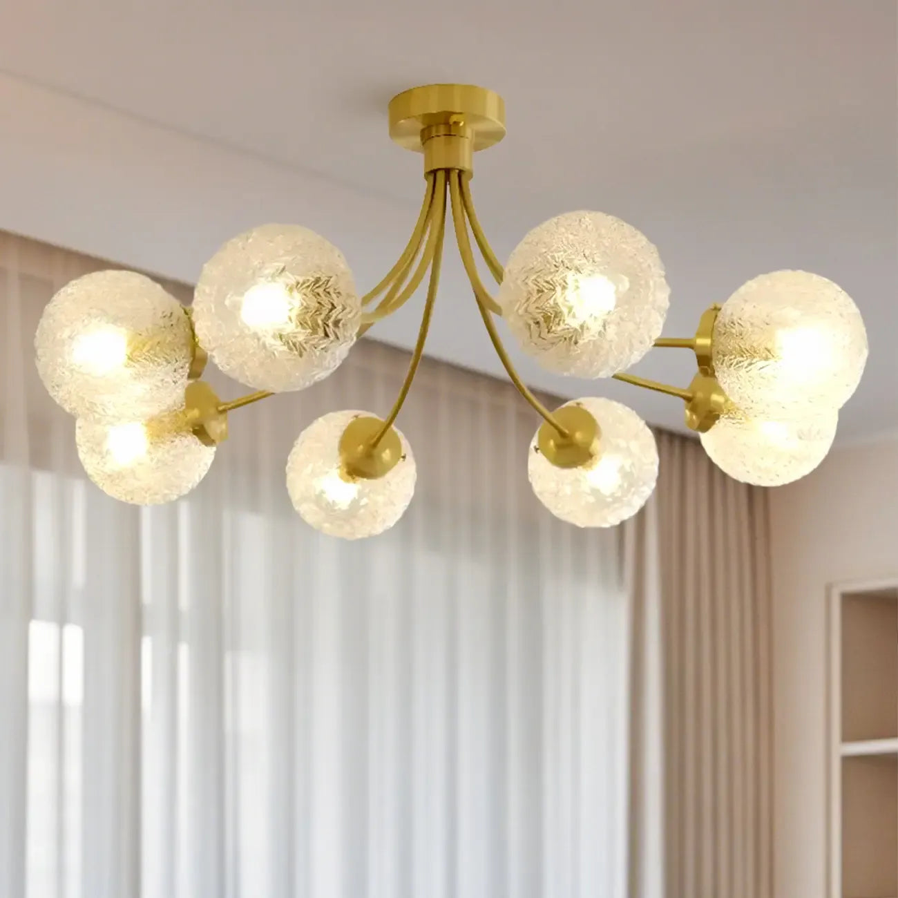 Plafonnier semi-encastré élégant à 6 globes en verre doré