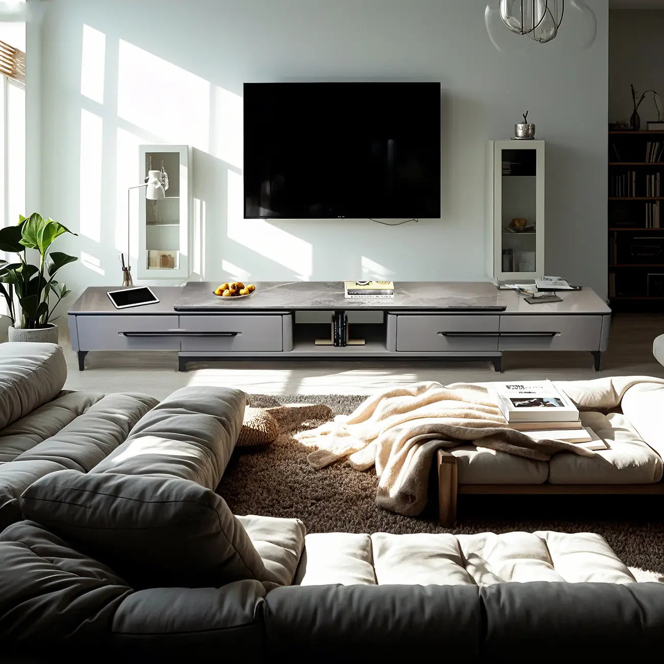 Meuble TV moderne gris moderne avec plateau en marbre, étagère ouverte et rangements