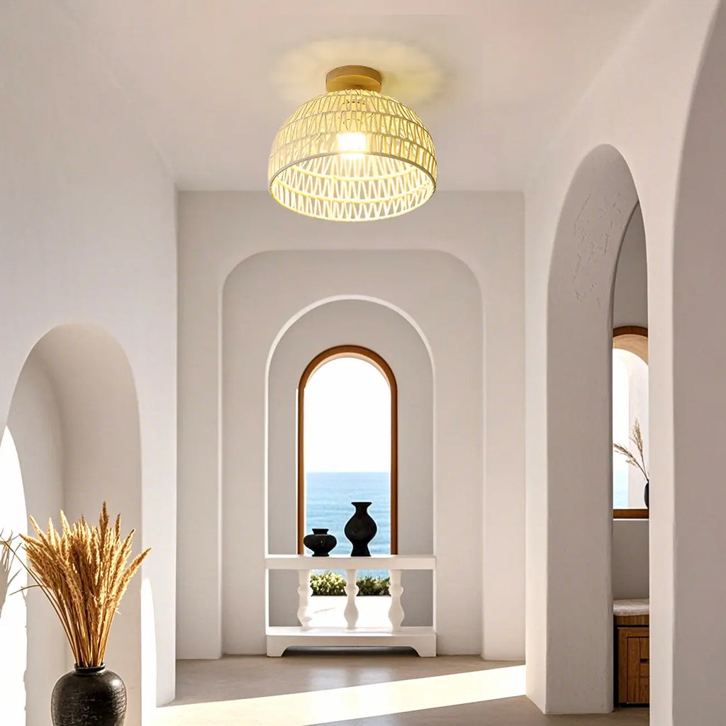 Plafonnier semi-encastré finition naturelle avec abat-jour en forme de dôme en corde