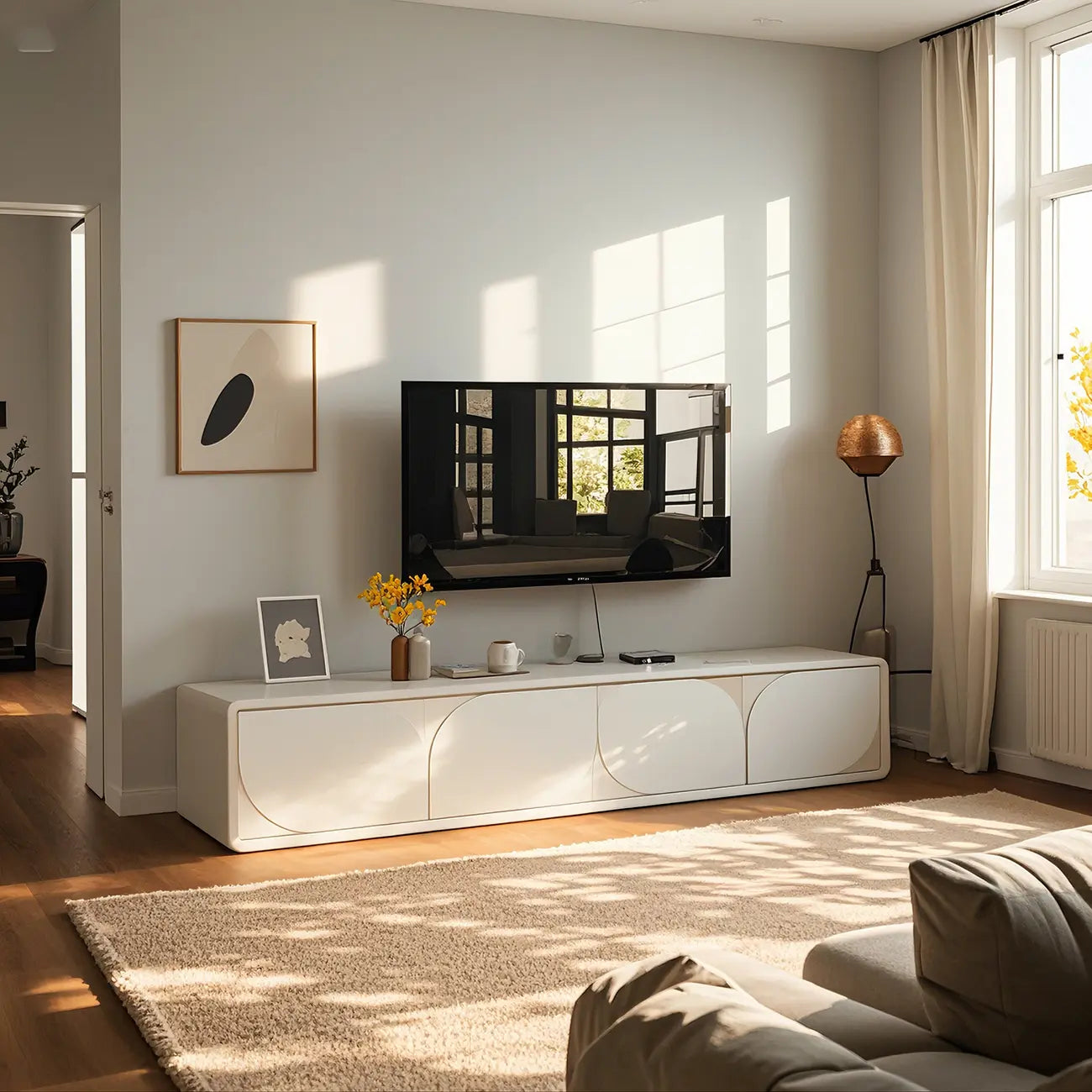 Meuble TV avec porte cintrée en noyer et système de gestion des câbles