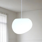 Suspension design en résine crème effet galet pour salle à manger