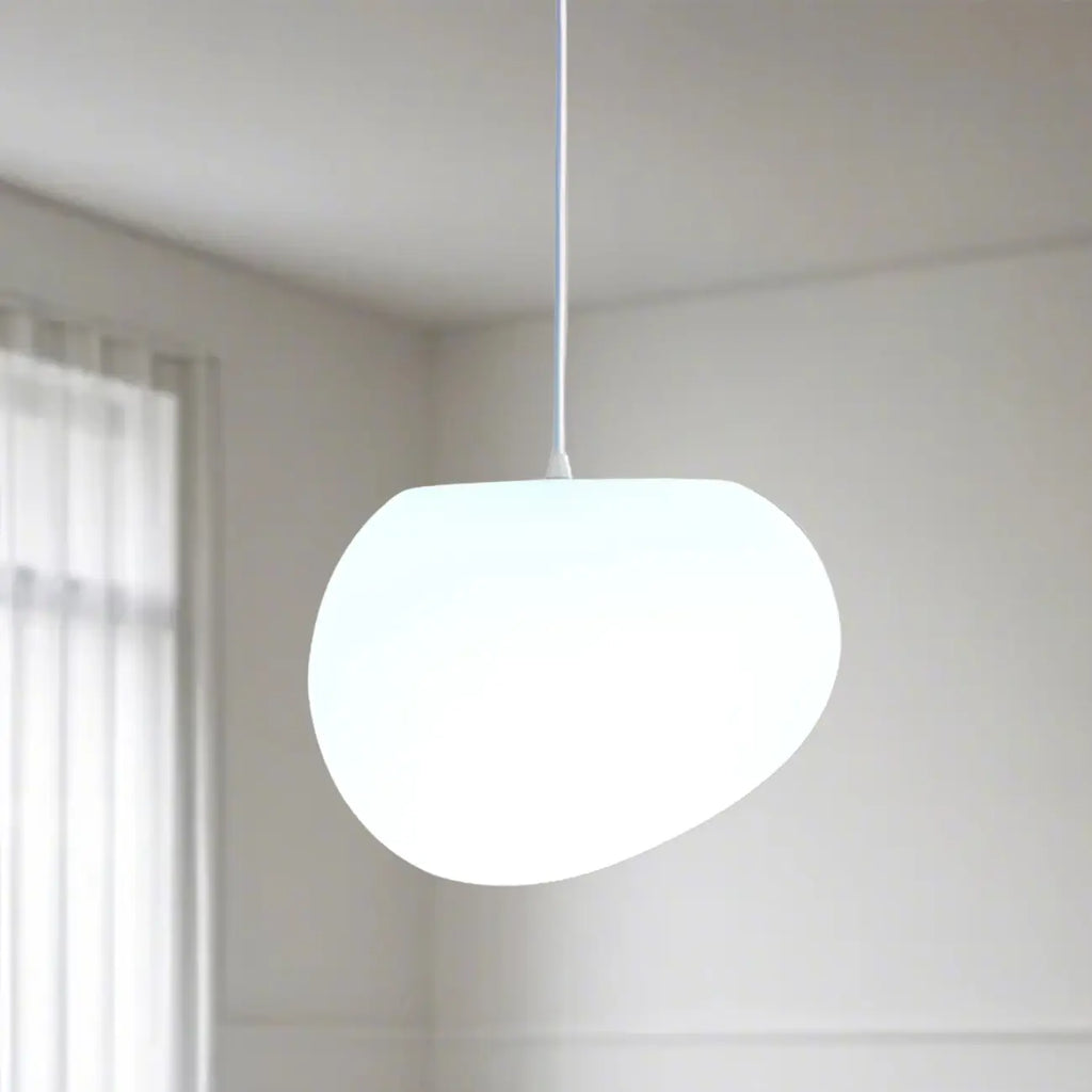 Suspension design en résine crème effet galet pour salle à manger