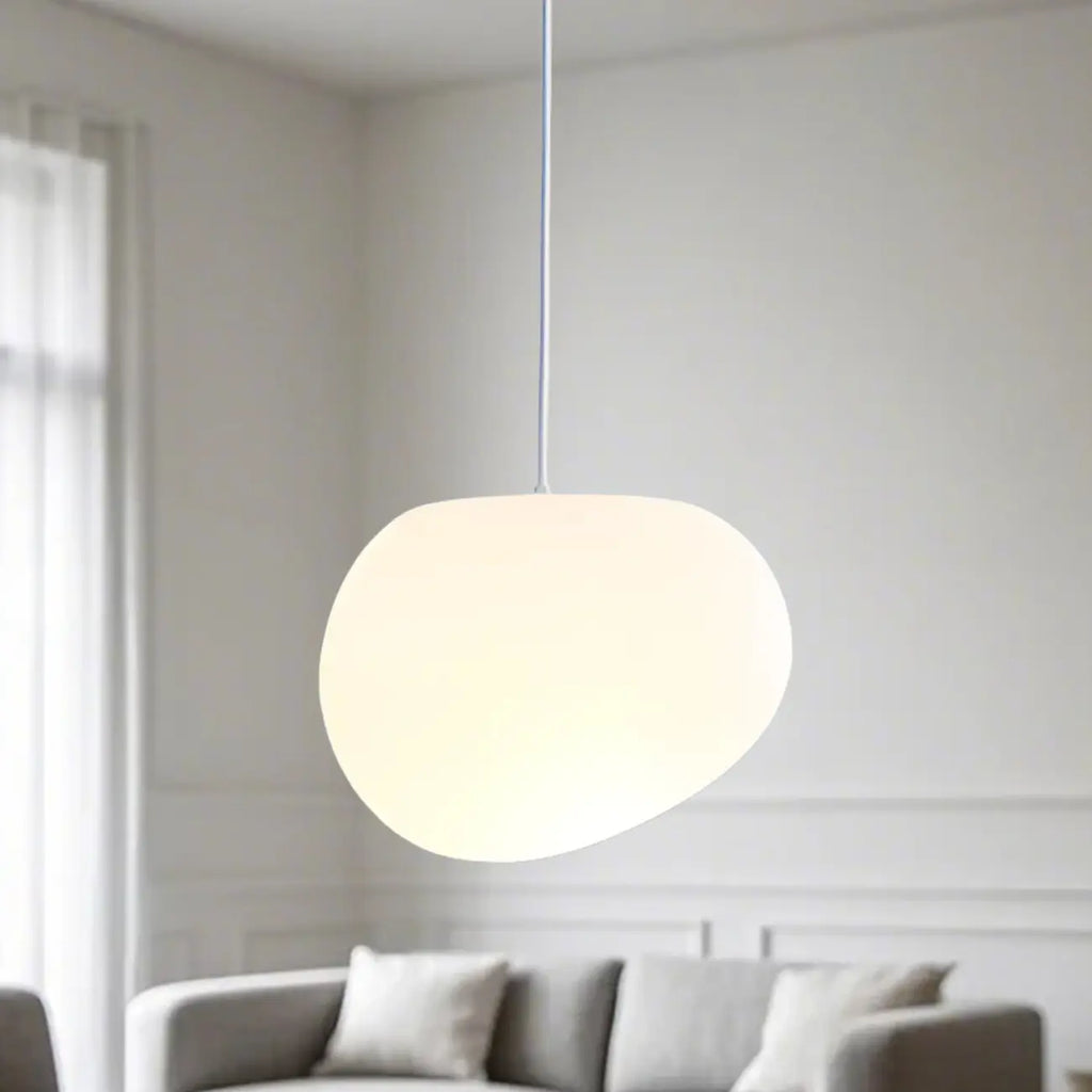 Suspension design en résine crème effet galet pour salle à manger