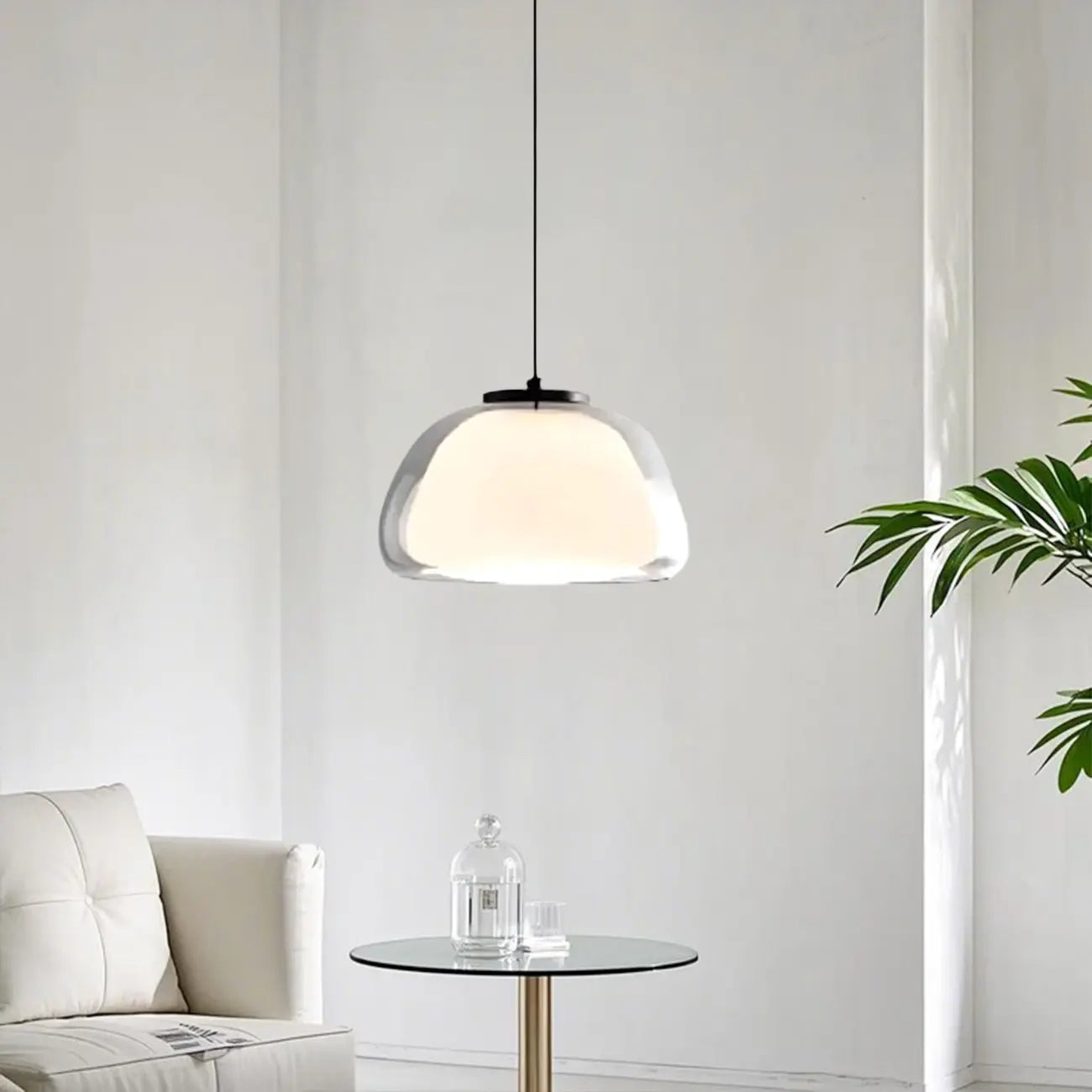 Suspension LED en verre laiteux style nordique pour salon