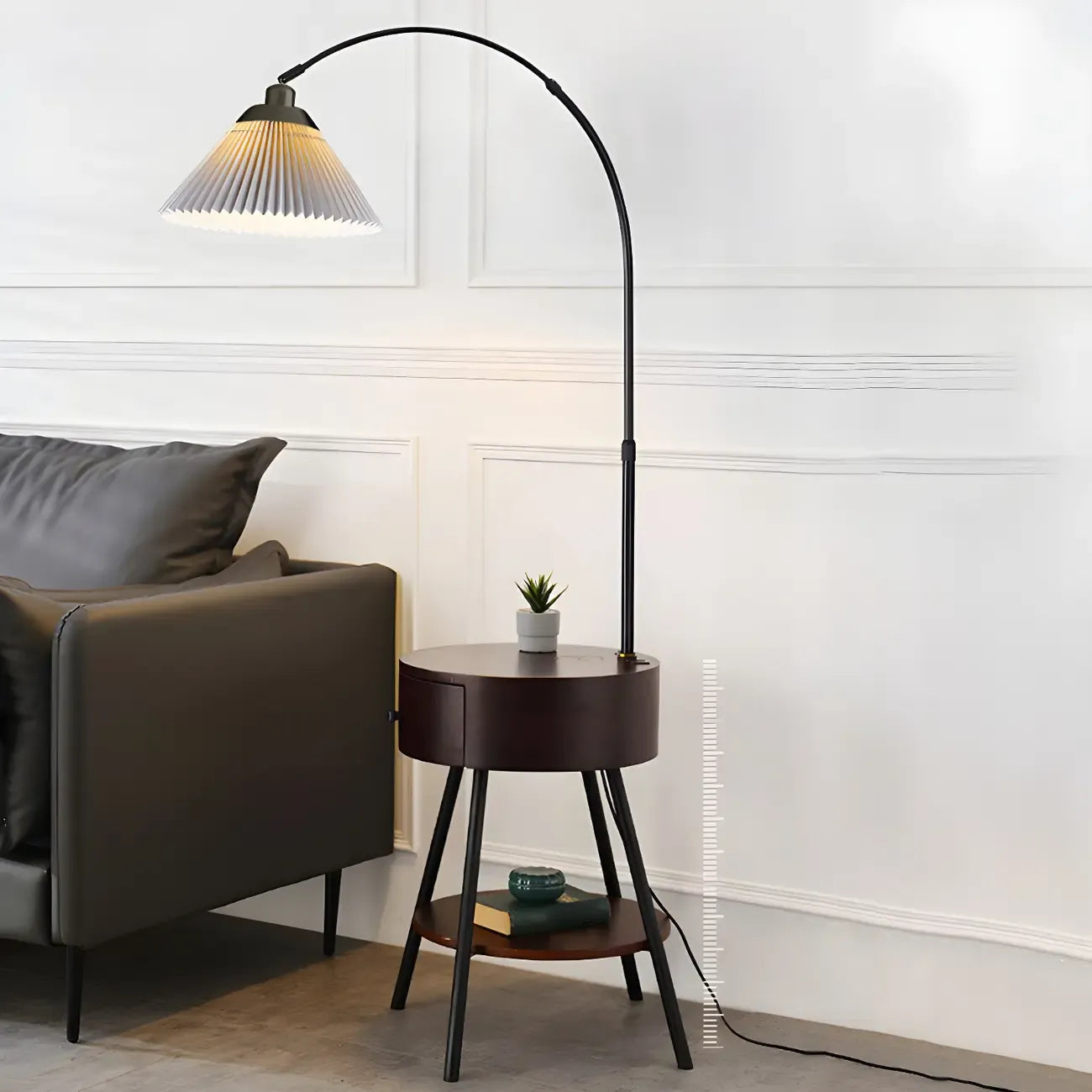 Lampadaire arqué moderne en bois avec télécommande et étagère de rangement