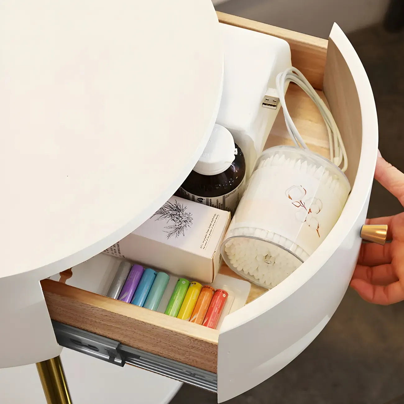 Lampadaire arqué moderne en bois avec télécommande et étagère de rangement