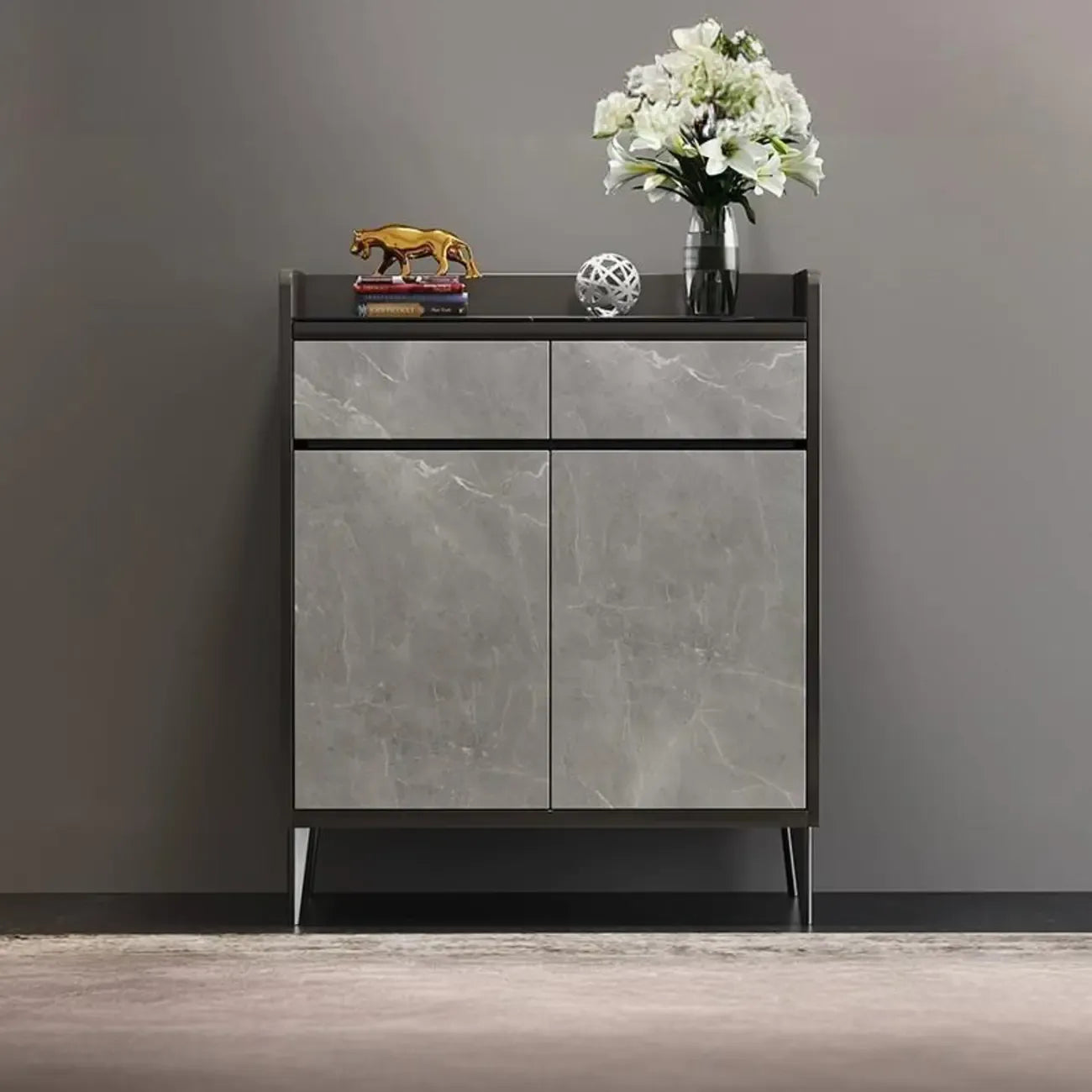 Meuble à chaussures moderne en bois gris avec plateau de rangement