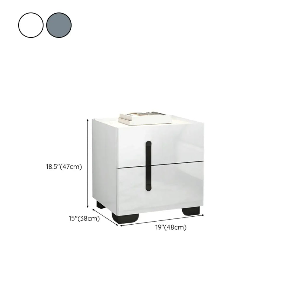 Table de chevet élégante à deux tiroirs avec plateau en bois et pierre.