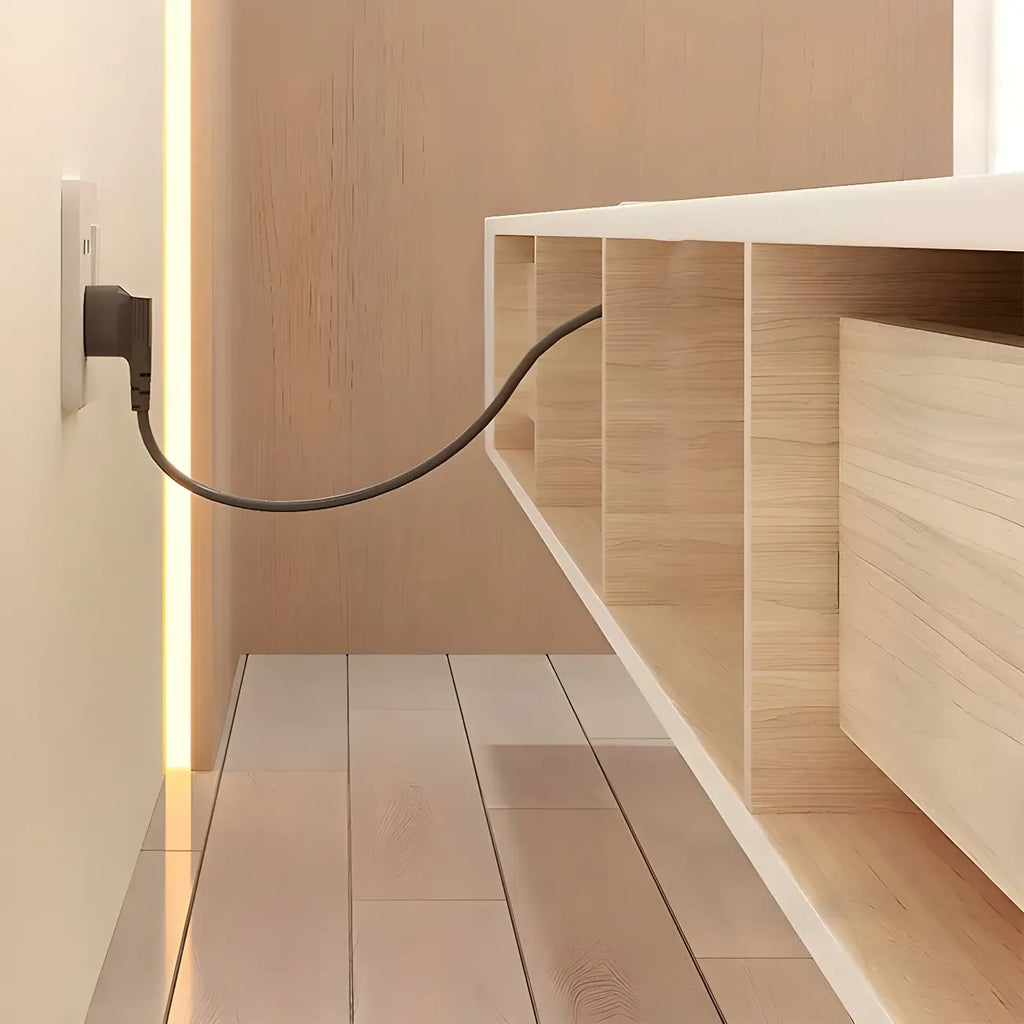 Meuble TV suspendu en bois blanc de style glamour avec tiroirs et étagères