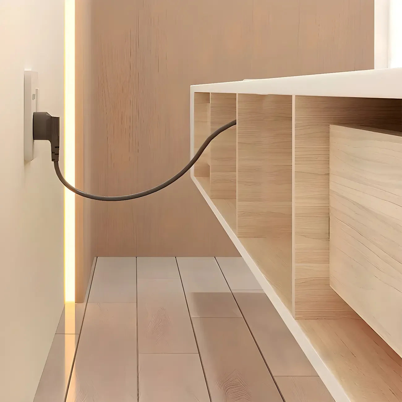 Meuble TV suspendu en bois blanc de style glamour avec tiroirs et étagères