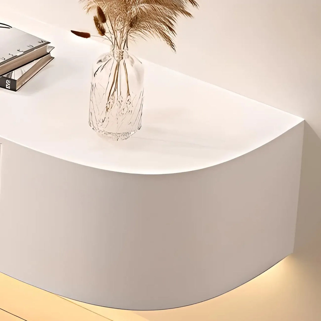 Meuble TV suspendu en bois blanc de style glamour avec tiroirs et étagères