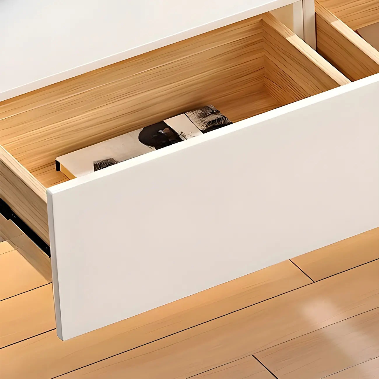 Meuble TV suspendu en bois blanc de style glamour avec tiroirs et étagères