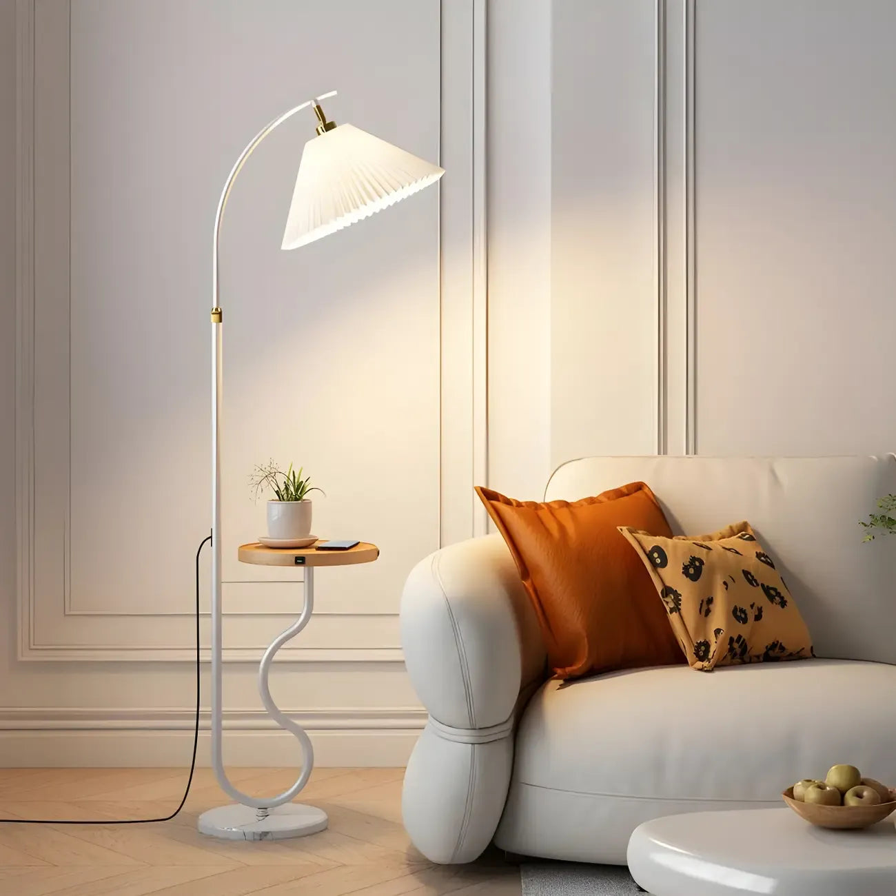 Lampadaire arqué blanc moderne avec étagère de rangement pour salon