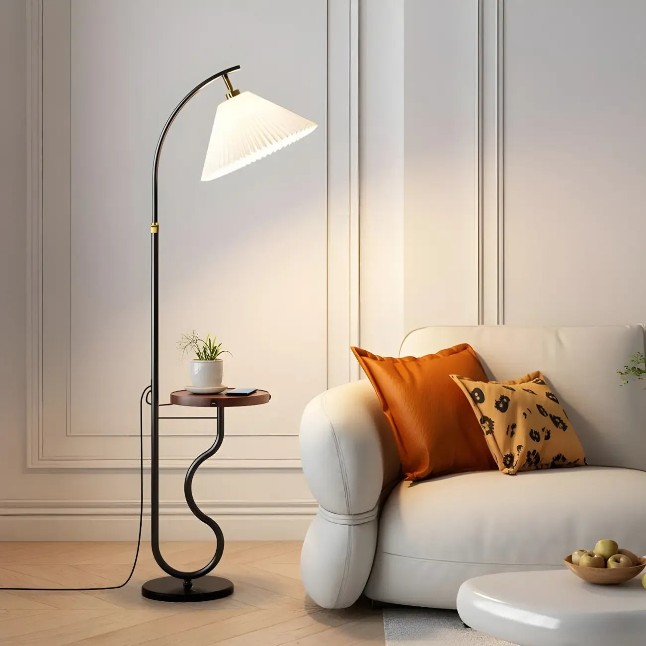 Lampadaire arqué blanc moderne avec étagère de rangement pour salon