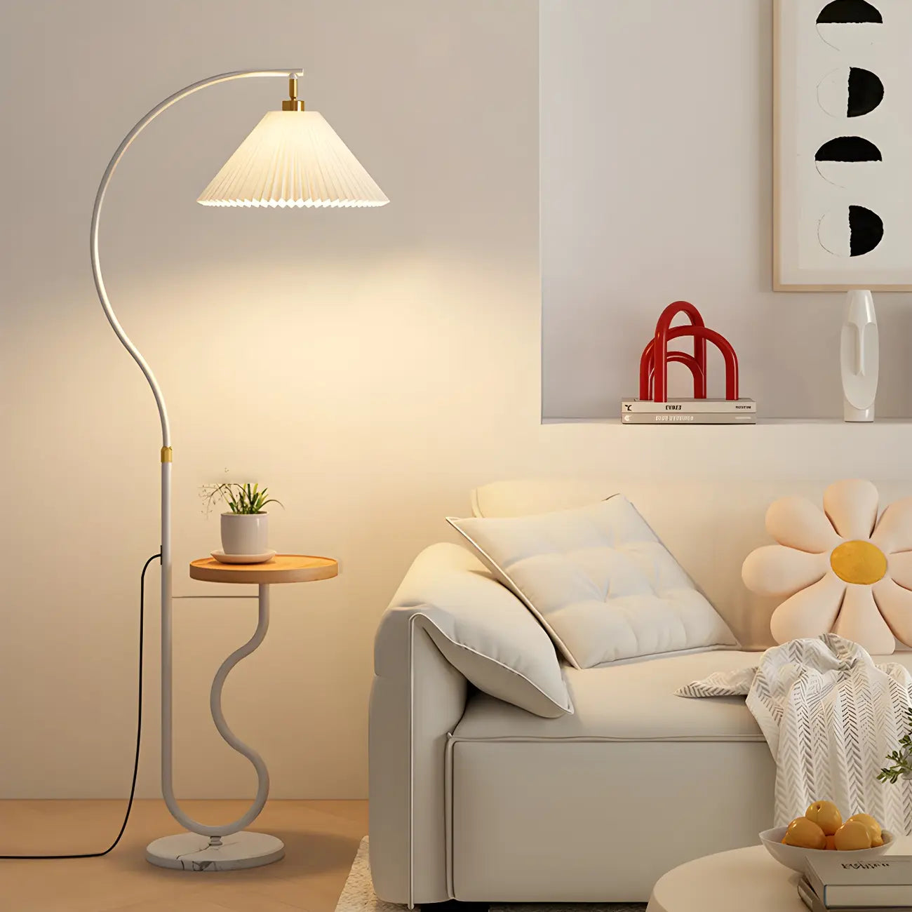 Lampadaire arqué blanc moderne avec étagère de rangement pour salon