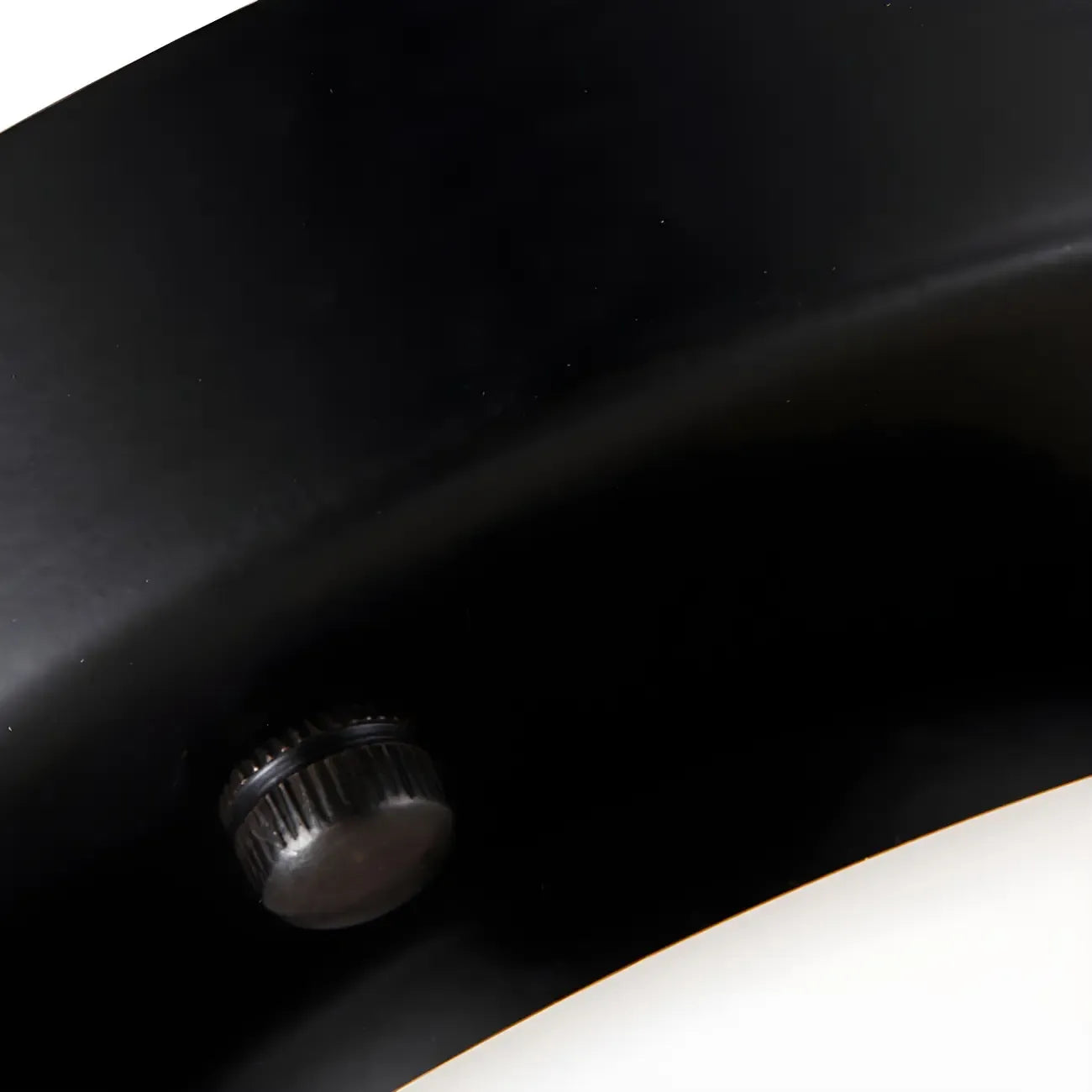 Plafonnier semi-encastré cylindrique minimaliste en verre noir