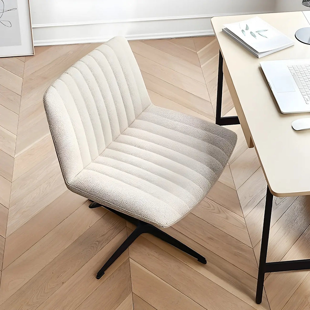 Chaise d'appoint pivotante réglable en cuir crème moderne