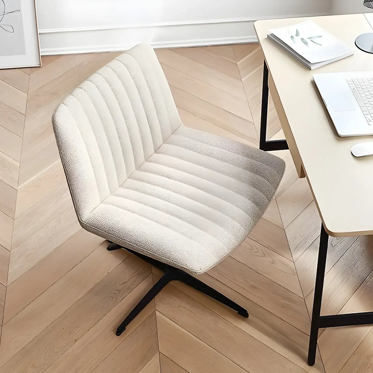 Chaise d'appoint pivotante réglable en cuir crème moderne