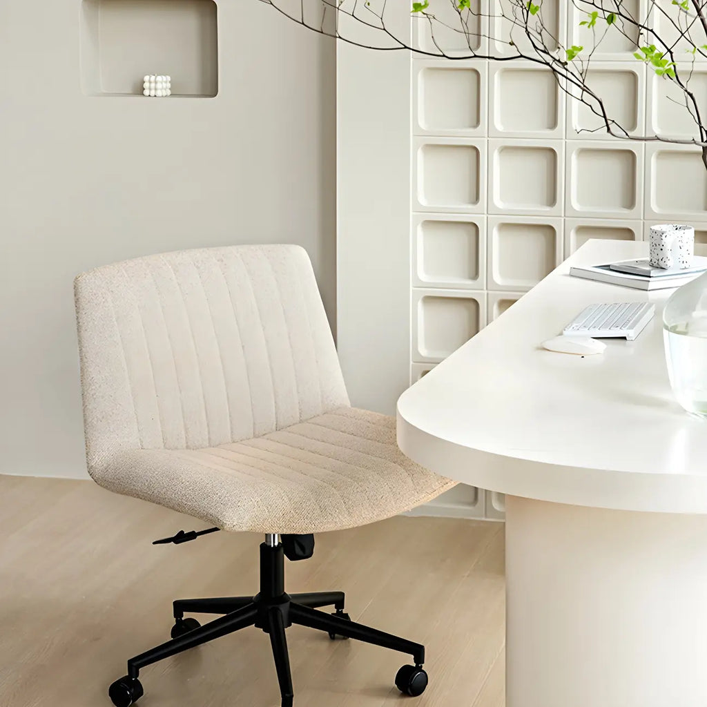 Chaise d'appoint pivotante réglable en cuir crème moderne