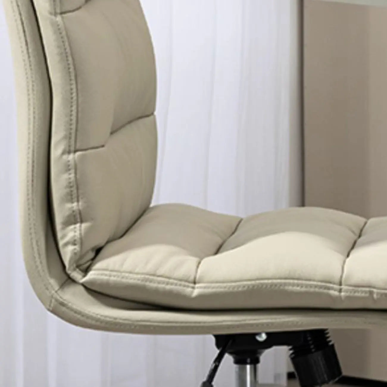 Fauteuils de bureau pivotants en cuir blanc avec verrouillage d'inclinaison