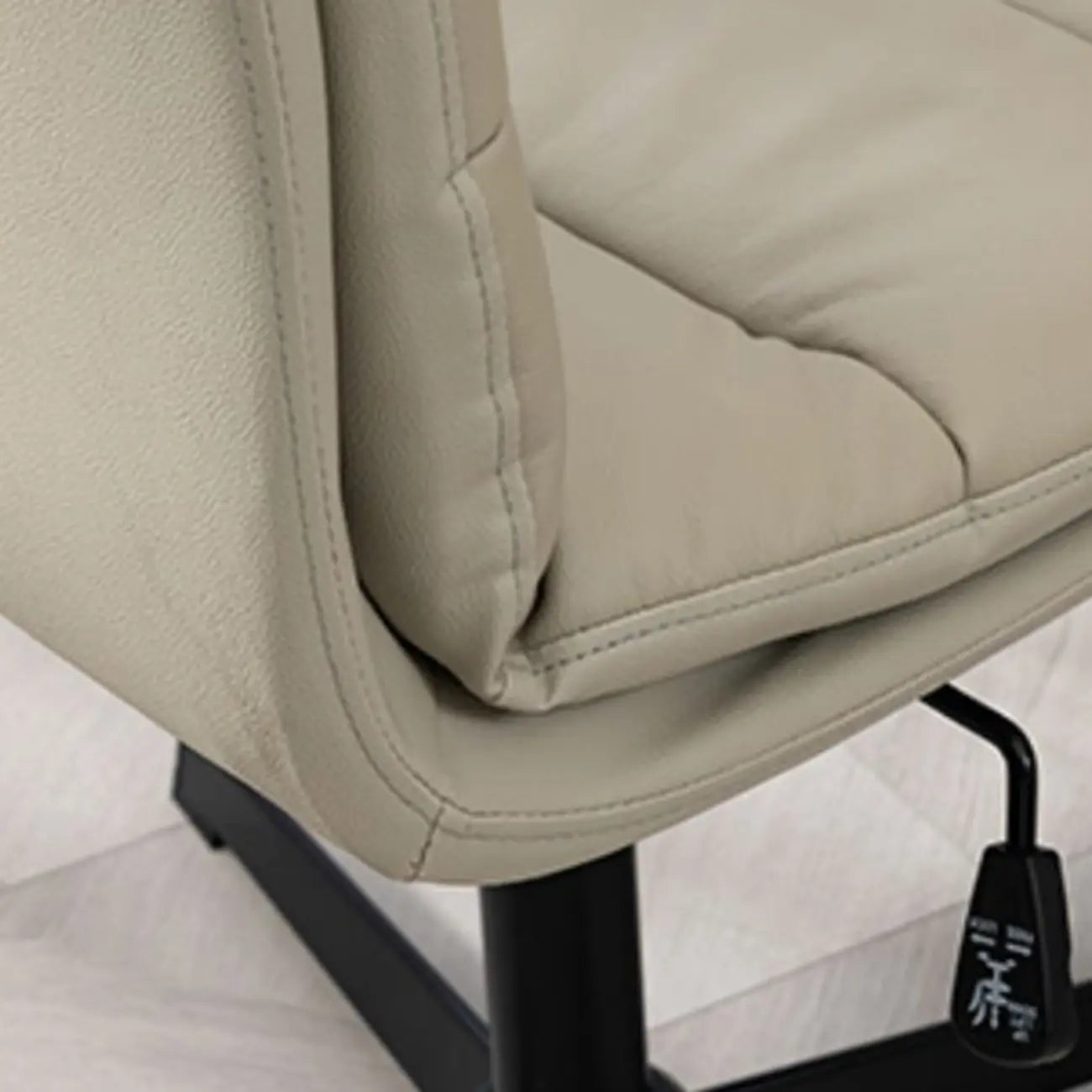 Fauteuils de bureau pivotants en cuir blanc avec verrouillage d'inclinaison