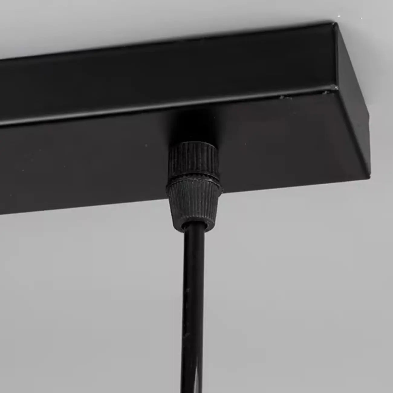 Suspension îlot en métal de style industriel, réglable, pour cuisine.