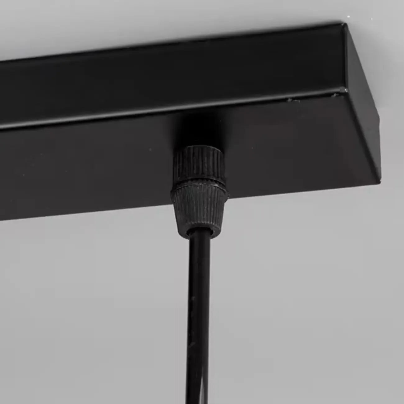 Suspension îlot en métal de style industriel, réglable, pour cuisine.