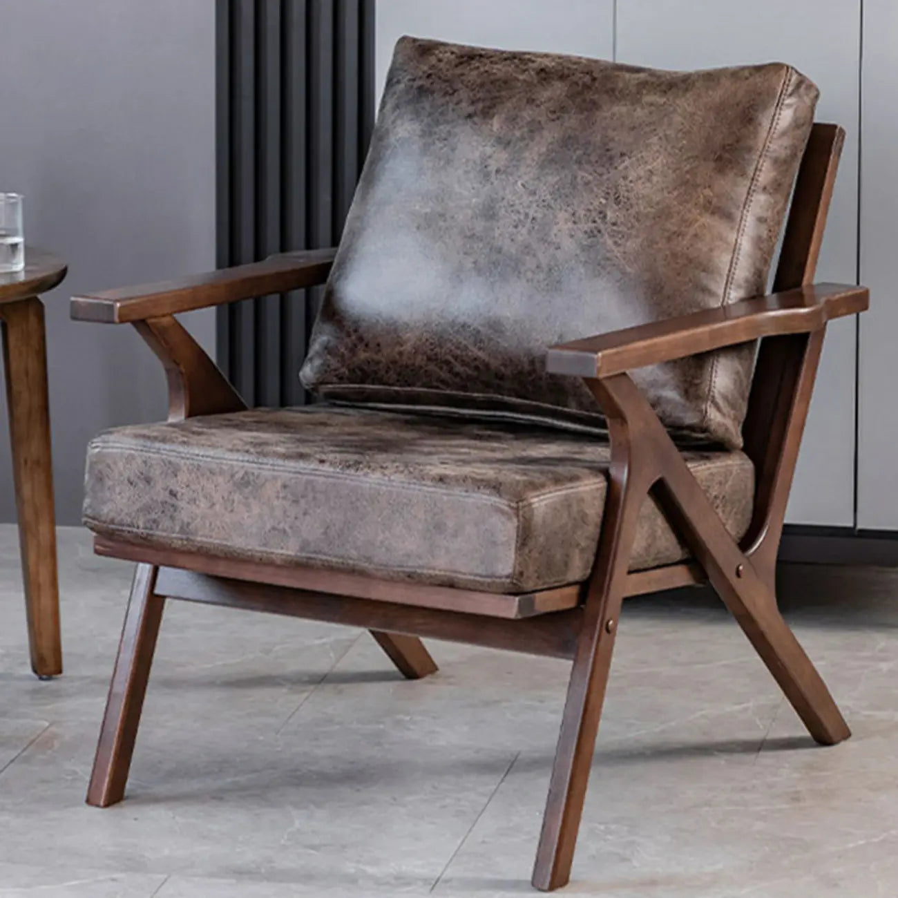 Fauteuil moderne en bois massif marron pour salon