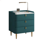 Table de chevet moderne à 3 tiroirs avec plateau en pierre, finitions dorées et revêtement en cuir.