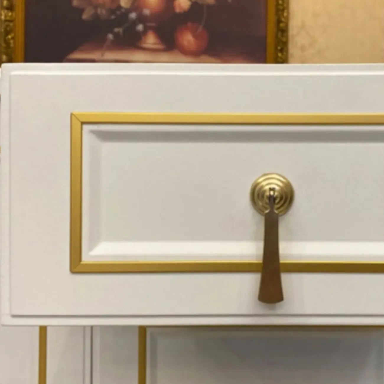 Meuble à chaussures en bois gris avec façade rabattable et étagères réglables