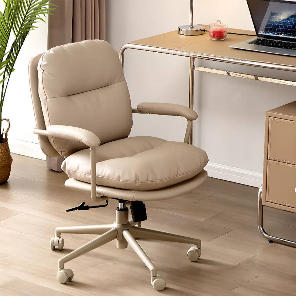 Fauteuil de bureau ergonomique pivotant en cuir beige élégant