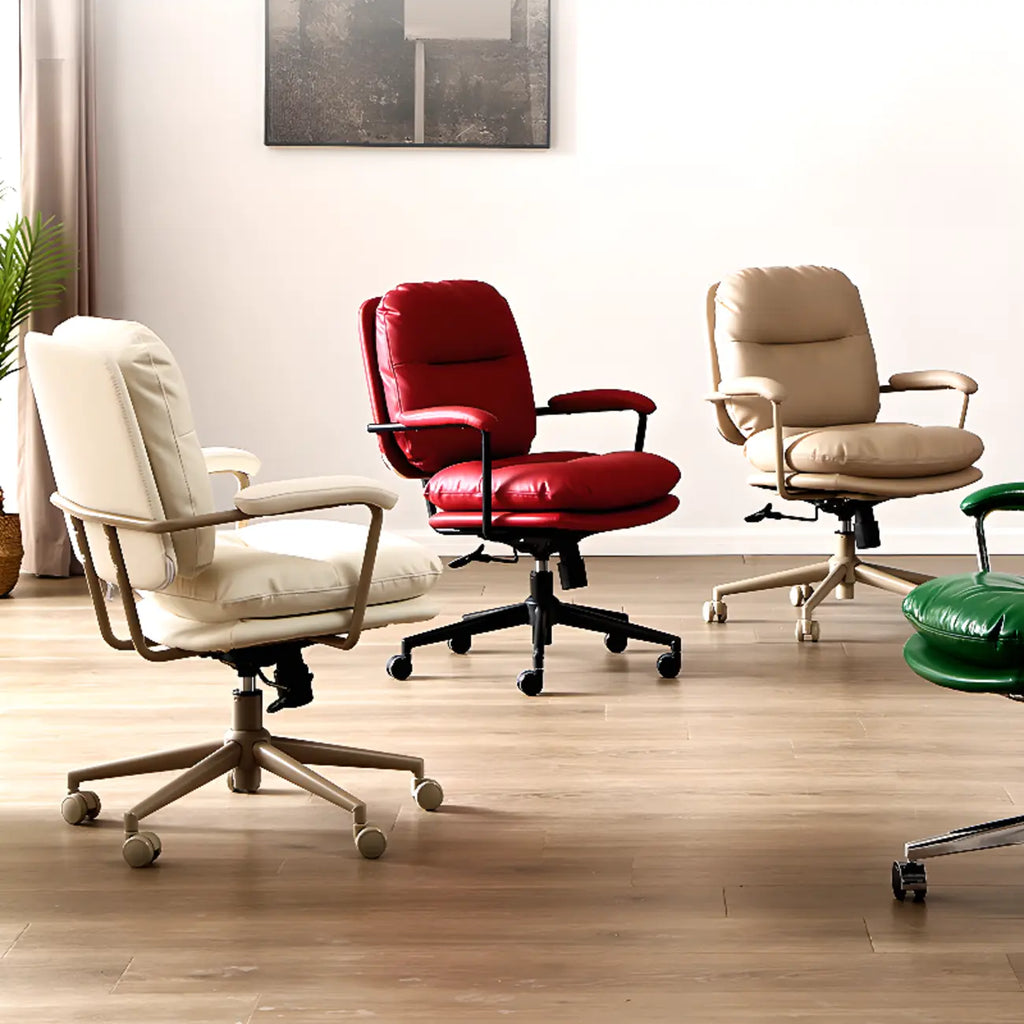 Fauteuil de bureau ergonomique pivotant en cuir beige élégant