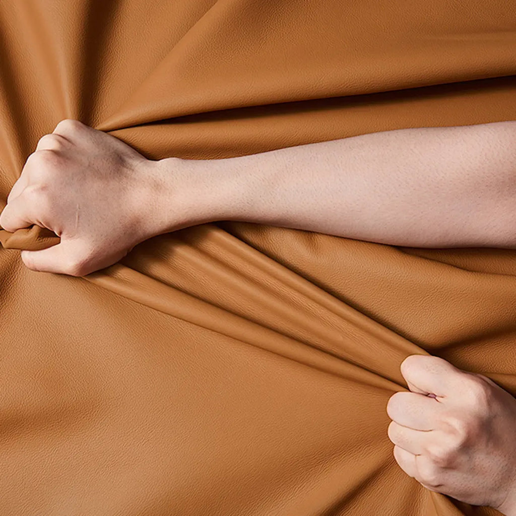 Fauteuil pivotant glamour en tissu résistant aux rayures