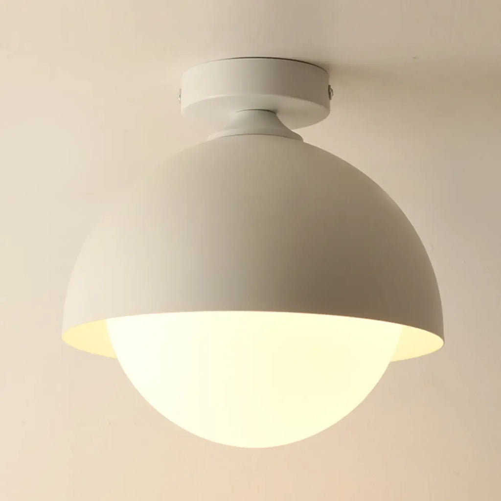 Plafonnier semi-encastré minimaliste à abat-jour mini dôme