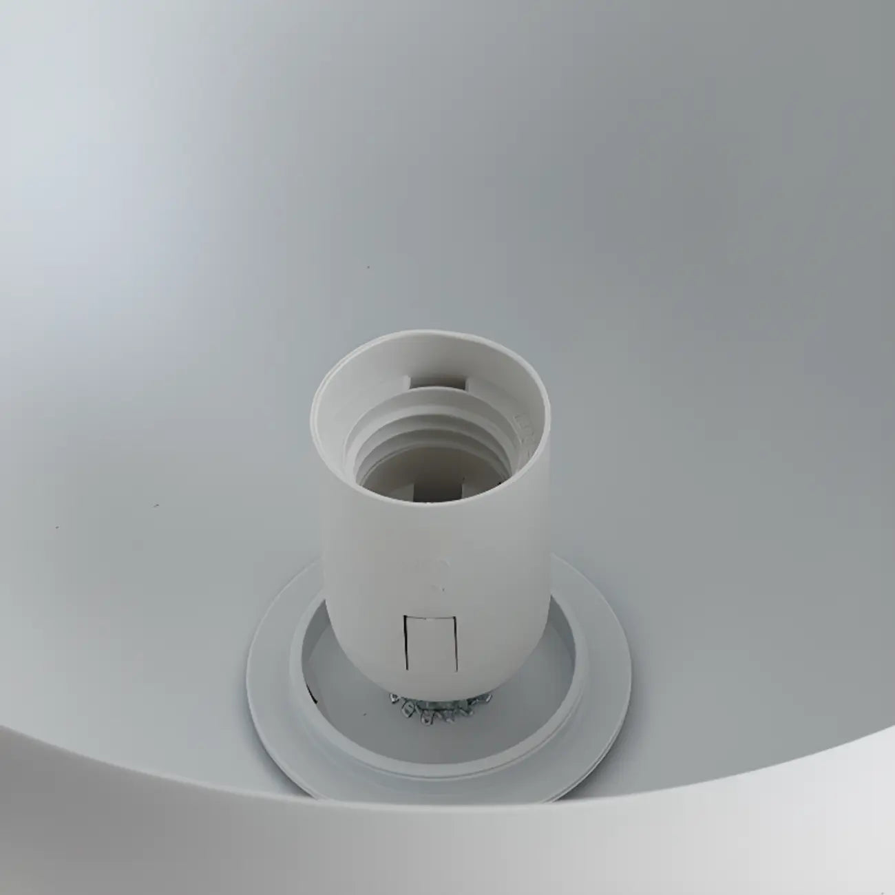 Plafonnier semi-encastré minimaliste à abat-jour mini dôme